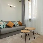 Youhosty - Modern Portello Apartment