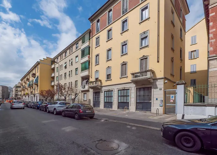 Youhosty - Modern Portello Apartment